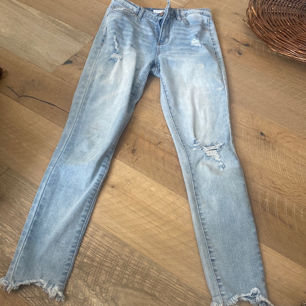 Super cute skinny ripped jeans